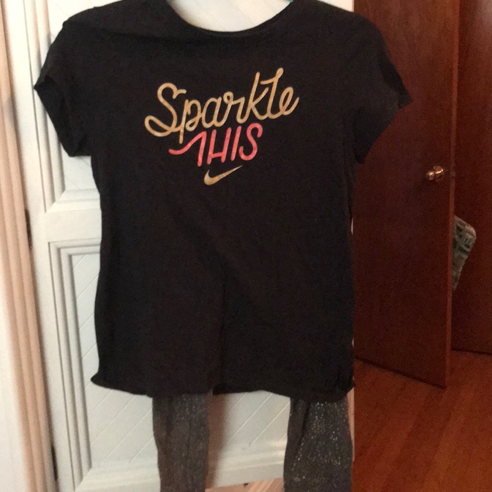 Outfit 10/12 girls Nike shirt with leggings